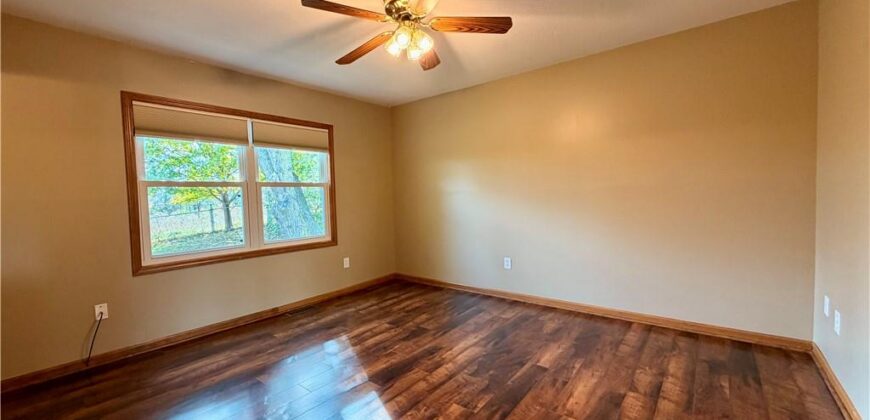 8421 NW 68th Street, Parkville, MO 64152