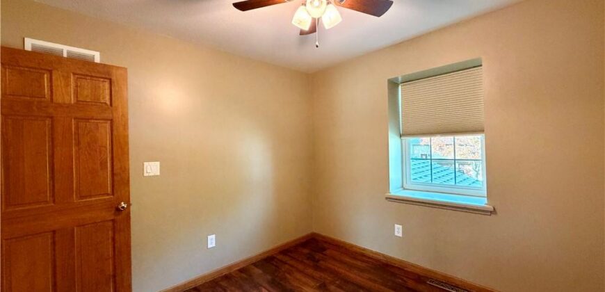 8421 NW 68th Street, Parkville, MO 64152